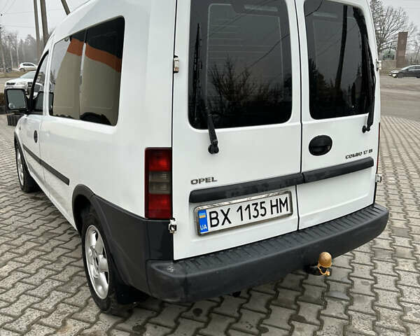 Белый Опель Комбо груз.-пасс., объемом двигателя 1.7 л и пробегом 401 тыс. км за 4199 $, фото 9 на Automoto.ua