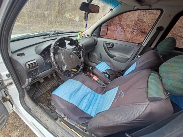 Белый Опель Комбо груз.-пасс., объемом двигателя 1.7 л и пробегом 227 тыс. км за 3700 $, фото 6 на Automoto.ua