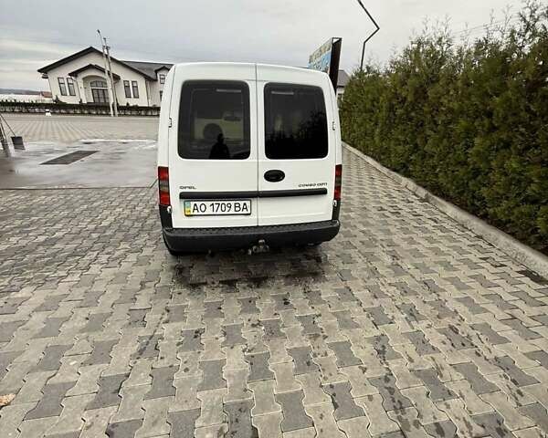 Белый Опель Комбо груз.-пасс., объемом двигателя 1.3 л и пробегом 267 тыс. км за 2700 $, фото 5 на Automoto.ua