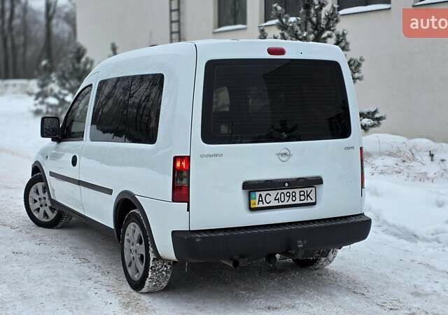 Белый Опель Комбо груз.-пасс., объемом двигателя 1.7 л и пробегом 379 тыс. км за 3550 $, фото 15 на Automoto.ua