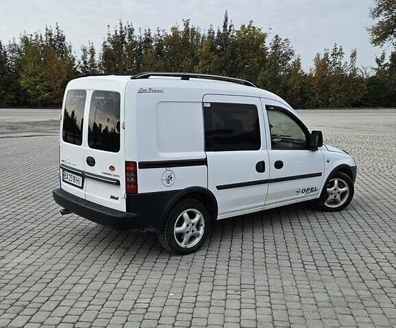 Белый Опель Комбо груз.-пасс., объемом двигателя 1.3 л и пробегом 200 тыс. км за 3100 $, фото 5 на Automoto.ua