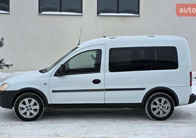 Белый Опель Комбо груз.-пасс., объемом двигателя 1.7 л и пробегом 379 тыс. км за 3550 $, фото 9 на Automoto.ua