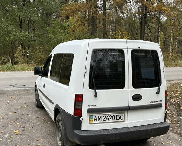 Білий Опель Комбо вант.-пас., об'ємом двигуна 1.3 л та пробігом 285 тис. км за 3600 $, фото 3 на Automoto.ua