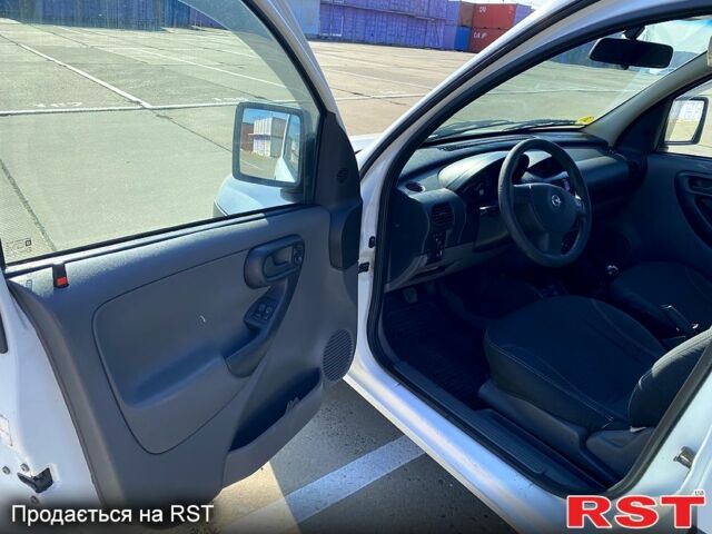 Белый Опель Комбо груз.-пасс., объемом двигателя 1.7 л и пробегом 0 тыс. км за 3300 $, фото 8 на Automoto.ua