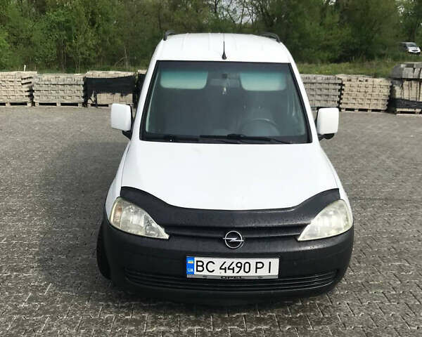 Белый Опель Комбо груз.-пасс., объемом двигателя 1.7 л и пробегом 210 тыс. км за 2950 $, фото 5 на Automoto.ua