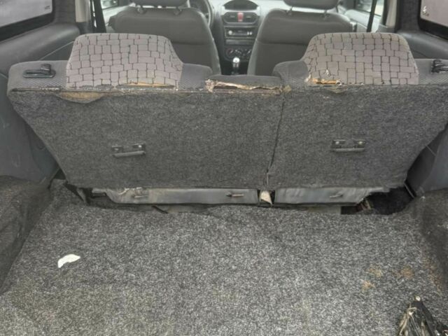 Белый Опель Комбо груз.-пасс., объемом двигателя 0 л и пробегом 260 тыс. км за 2700 $, фото 7 на Automoto.ua