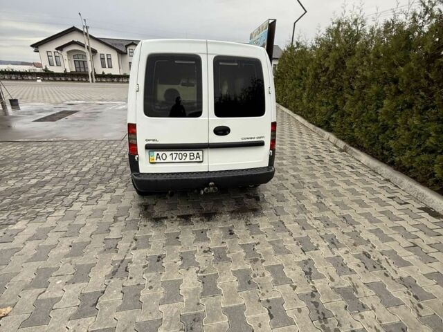 Белый Опель Комбо груз.-пасс., объемом двигателя 0 л и пробегом 260 тыс. км за 2700 $, фото 4 на Automoto.ua
