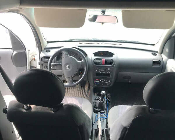 Белый Опель Комбо груз.-пасс., объемом двигателя 1.7 л и пробегом 210 тыс. км за 2950 $, фото 11 на Automoto.ua