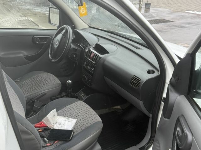 Белый Опель Комбо груз.-пасс., объемом двигателя 0 л и пробегом 260 тыс. км за 2700 $, фото 5 на Automoto.ua