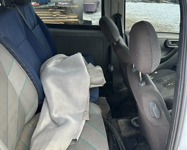 Белый Опель Комбо груз.-пасс., объемом двигателя 1.2 л и пробегом 280 тыс. км за 2999 $, фото 7 на Automoto.ua