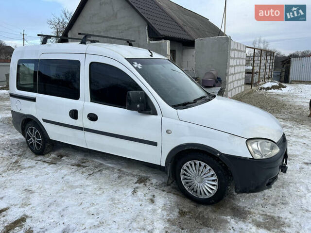 Белый Опель Комбо груз.-пасс., объемом двигателя 1.2 л и пробегом 280 тыс. км за 2999 $, фото 11 на Automoto.ua