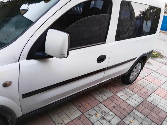 Белый Опель Комбо груз.-пасс., объемом двигателя 1.6 л и пробегом 290 тыс. км за 2400 $, фото 20 на Automoto.ua