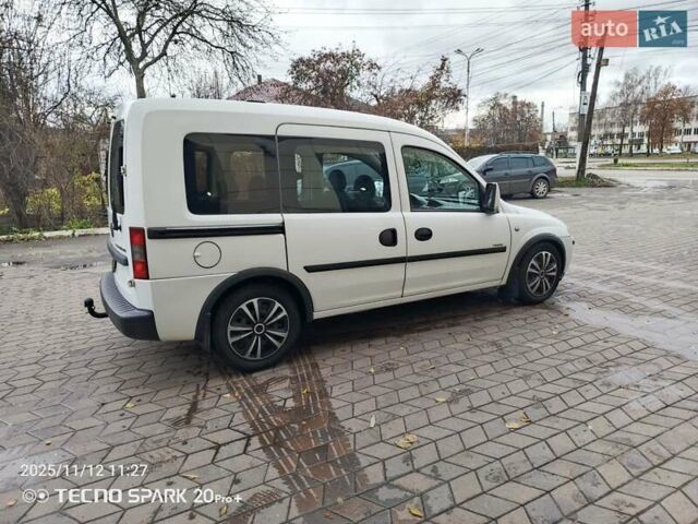 Білий Опель Комбо вант.-пас., об'ємом двигуна 1.7 л та пробігом 250 тис. км за 4500 $, фото 3 на Automoto.ua