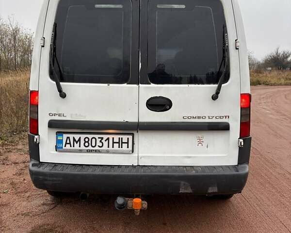 Белый Опель Комбо груз.-пасс., объемом двигателя 1.7 л и пробегом 380 тыс. км за 3500 $, фото 5 на Automoto.ua