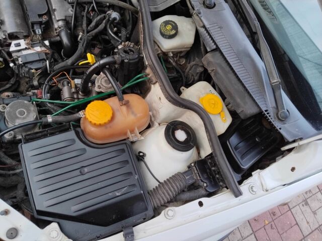 Белый Опель Комбо груз.-пасс., объемом двигателя 1.6 л и пробегом 290 тыс. км за 2400 $, фото 4 на Automoto.ua