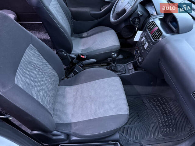 Белый Опель Комбо груз.-пасс., объемом двигателя 1.7 л и пробегом 306 тыс. км за 3750 $, фото 8 на Automoto.ua