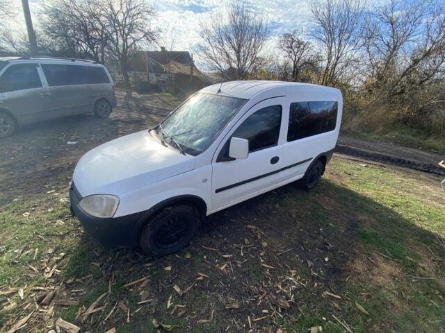 Белый Опель Комбо груз.-пасс., объемом двигателя 1.2 л и пробегом 3 тыс. км за 4200 $, фото 1 на Automoto.ua