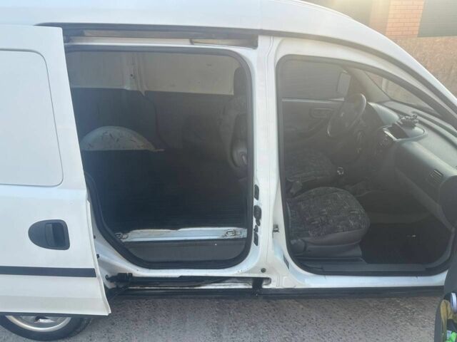 Білий Опель Комбо вант.-пас., об'ємом двигуна 1.3 л та пробігом 288 тис. км за 3299 $, фото 4 на Automoto.ua