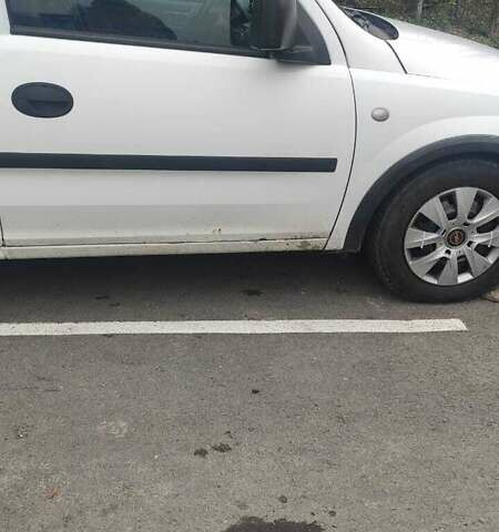 Белый Опель Комбо груз.-пасс., объемом двигателя 1.3 л и пробегом 286 тыс. км за 3300 $, фото 6 на Automoto.ua