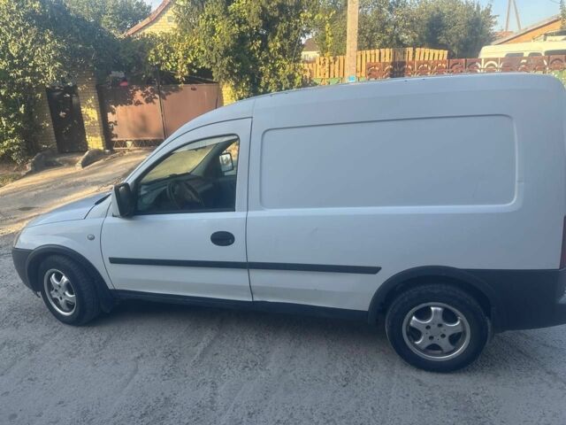 Білий Опель Комбо вант.-пас., об'ємом двигуна 1.3 л та пробігом 288 тис. км за 3299 $, фото 3 на Automoto.ua