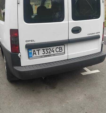 Белый Опель Комбо груз.-пасс., объемом двигателя 1.3 л и пробегом 286 тыс. км за 3300 $, фото 2 на Automoto.ua