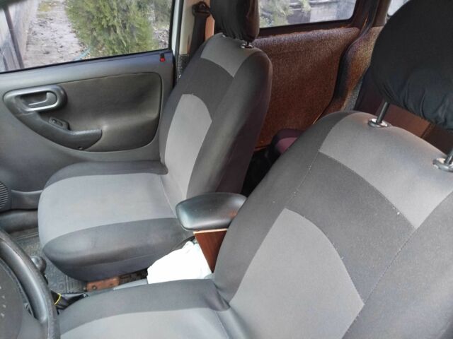 Белый Опель Комбо груз.-пасс., объемом двигателя 1.6 л и пробегом 290 тыс. км за 2400 $, фото 16 на Automoto.ua