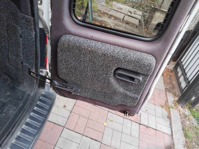 Белый Опель Комбо груз.-пасс., объемом двигателя 1.6 л и пробегом 290 тыс. км за 2400 $, фото 7 на Automoto.ua