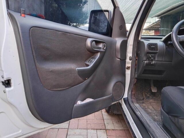 Белый Опель Комбо груз.-пасс., объемом двигателя 1.6 л и пробегом 290 тыс. км за 2400 $, фото 15 на Automoto.ua