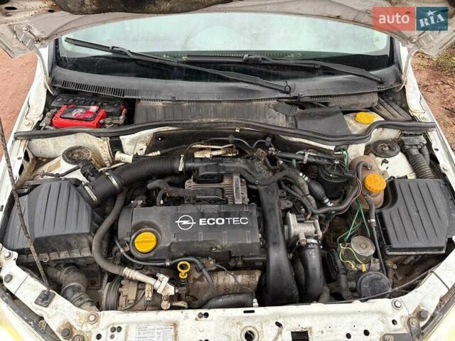 Белый Опель Комбо груз.-пасс., объемом двигателя 1.7 л и пробегом 380 тыс. км за 3500 $, фото 10 на Automoto.ua