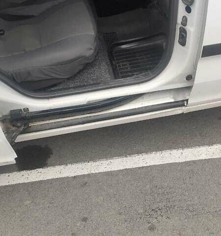 Белый Опель Комбо груз.-пасс., объемом двигателя 1.3 л и пробегом 286 тыс. км за 3300 $, фото 8 на Automoto.ua