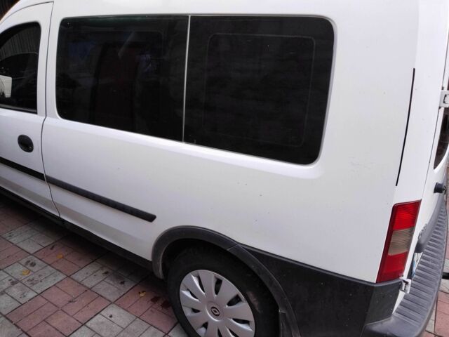 Белый Опель Комбо груз.-пасс., объемом двигателя 1.6 л и пробегом 290 тыс. км за 2400 $, фото 12 на Automoto.ua