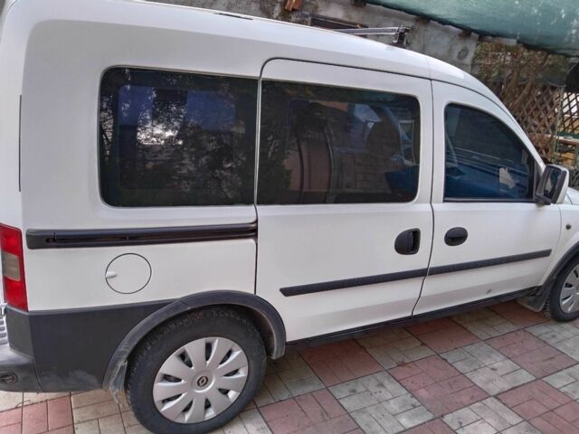 Белый Опель Комбо груз.-пасс., объемом двигателя 1.6 л и пробегом 290 тыс. км за 2400 $, фото 14 на Automoto.ua