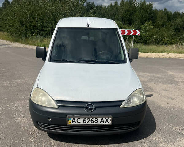 Белый Опель Комбо груз.-пасс., объемом двигателя 1.3 л и пробегом 341 тыс. км за 3600 $, фото 1 на Automoto.ua