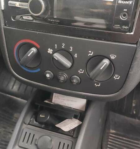 Белый Опель Комбо груз.-пасс., объемом двигателя 1.3 л и пробегом 286 тыс. км за 3300 $, фото 9 на Automoto.ua