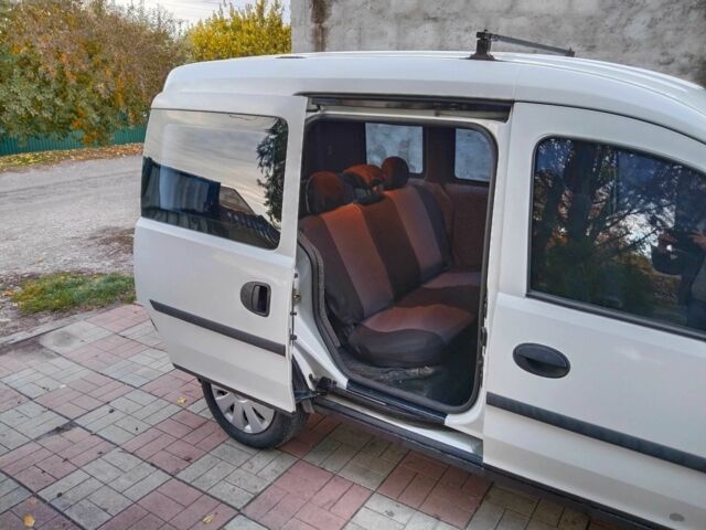 Белый Опель Комбо груз.-пасс., объемом двигателя 1.6 л и пробегом 290 тыс. км за 2400 $, фото 10 на Automoto.ua