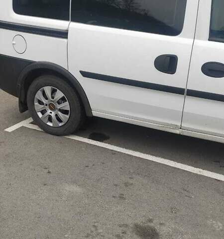 Белый Опель Комбо груз.-пасс., объемом двигателя 1.3 л и пробегом 286 тыс. км за 3300 $, фото 5 на Automoto.ua