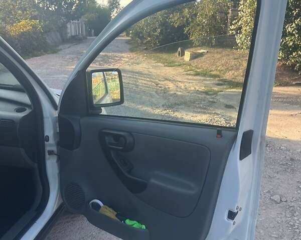 Білий Опель Комбо вант.-пас., об'ємом двигуна 1.3 л та пробігом 284 тис. км за 3500 $, фото 10 на Automoto.ua