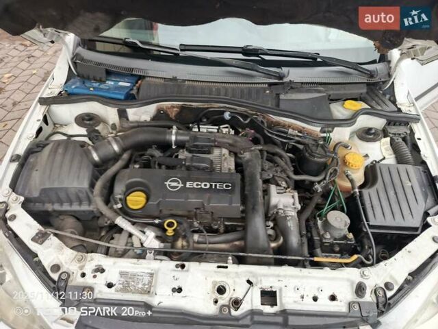 Білий Опель Комбо вант.-пас., об'ємом двигуна 1.7 л та пробігом 250 тис. км за 4500 $, фото 13 на Automoto.ua