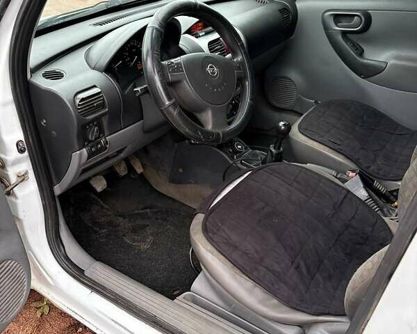 Белый Опель Комбо груз.-пасс., объемом двигателя 1.7 л и пробегом 380 тыс. км за 3500 $, фото 11 на Automoto.ua