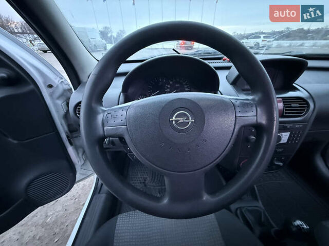 Белый Опель Комбо груз.-пасс., объемом двигателя 1.7 л и пробегом 306 тыс. км за 3750 $, фото 11 на Automoto.ua