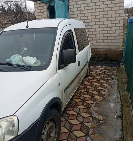 Білий Опель Комбо вант.-пас., об'ємом двигуна 1.25 л та пробігом 390 тис. км за 1200 $, фото 5 на Automoto.ua