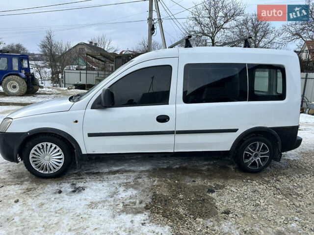 Белый Опель Комбо груз.-пасс., объемом двигателя 1.2 л и пробегом 280 тыс. км за 2999 $, фото 2 на Automoto.ua