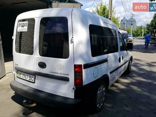 Белый Опель Комбо груз.-пасс., объемом двигателя 1.7 л и пробегом 225 тыс. км за 4100 $, фото 3 на Automoto.ua