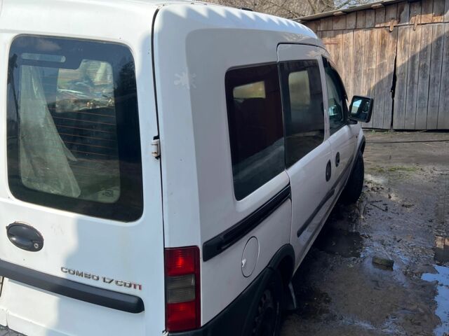 Білий Опель Комбо вант.-пас., об'ємом двигуна 1.7 л та пробігом 300 тис. км за 1500 $, фото 7 на Automoto.ua