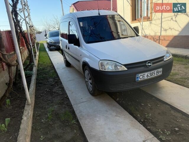Белый Опель Комбо груз.-пасс., объемом двигателя 1.25 л и пробегом 265 тыс. км за 3550 $, фото 2 на Automoto.ua