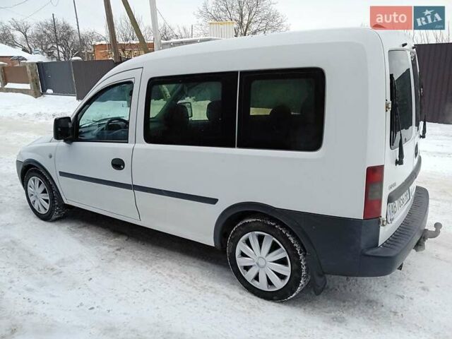 Белый Опель Комбо груз.-пасс., объемом двигателя 1.7 л и пробегом 316 тыс. км за 3000 $, фото 5 на Automoto.ua