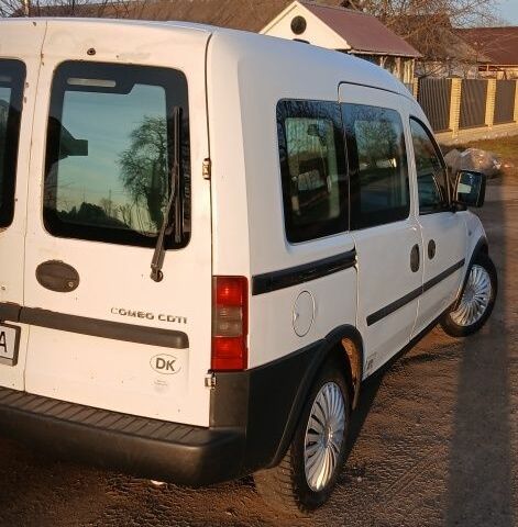 Белый Опель Комбо груз.-пасс., объемом двигателя 1.3 л и пробегом 330 тыс. км за 2400 $, фото 6 на Automoto.ua