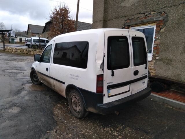 Белый Опель Комбо груз.-пасс., объемом двигателя 1.3 л и пробегом 329 тыс. км за 2000 $, фото 1 на Automoto.ua