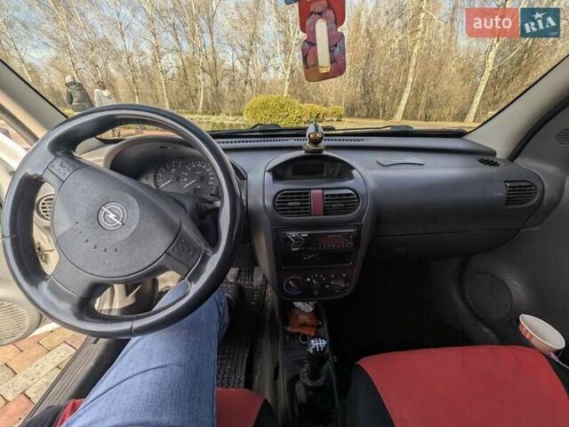 Белый Опель Комбо груз.-пасс., объемом двигателя 1.25 л и пробегом 395 тыс. км за 4000 $, фото 9 на Automoto.ua