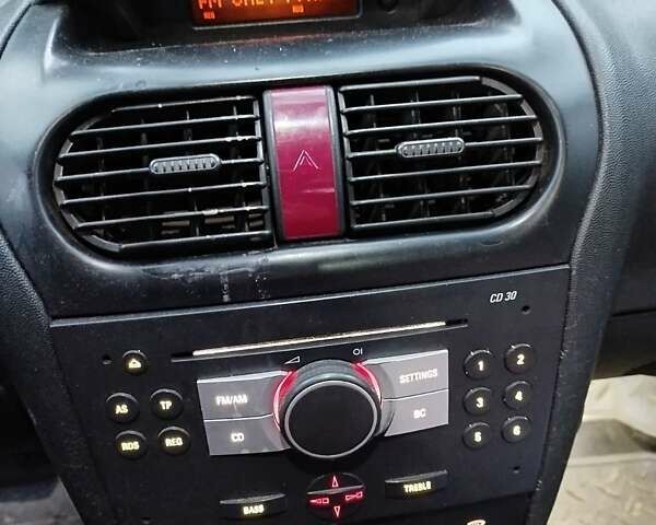 Белый Опель Комбо груз.-пасс., объемом двигателя 1.2 л и пробегом 247 тыс. км за 3300 $, фото 7 на Automoto.ua